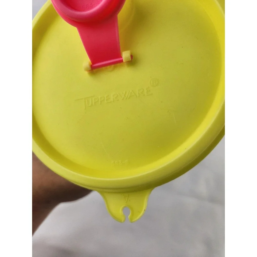 Vtg Tupperware 261-10 Handolier Pitcher Container Lid Pour Spout Juice Shake